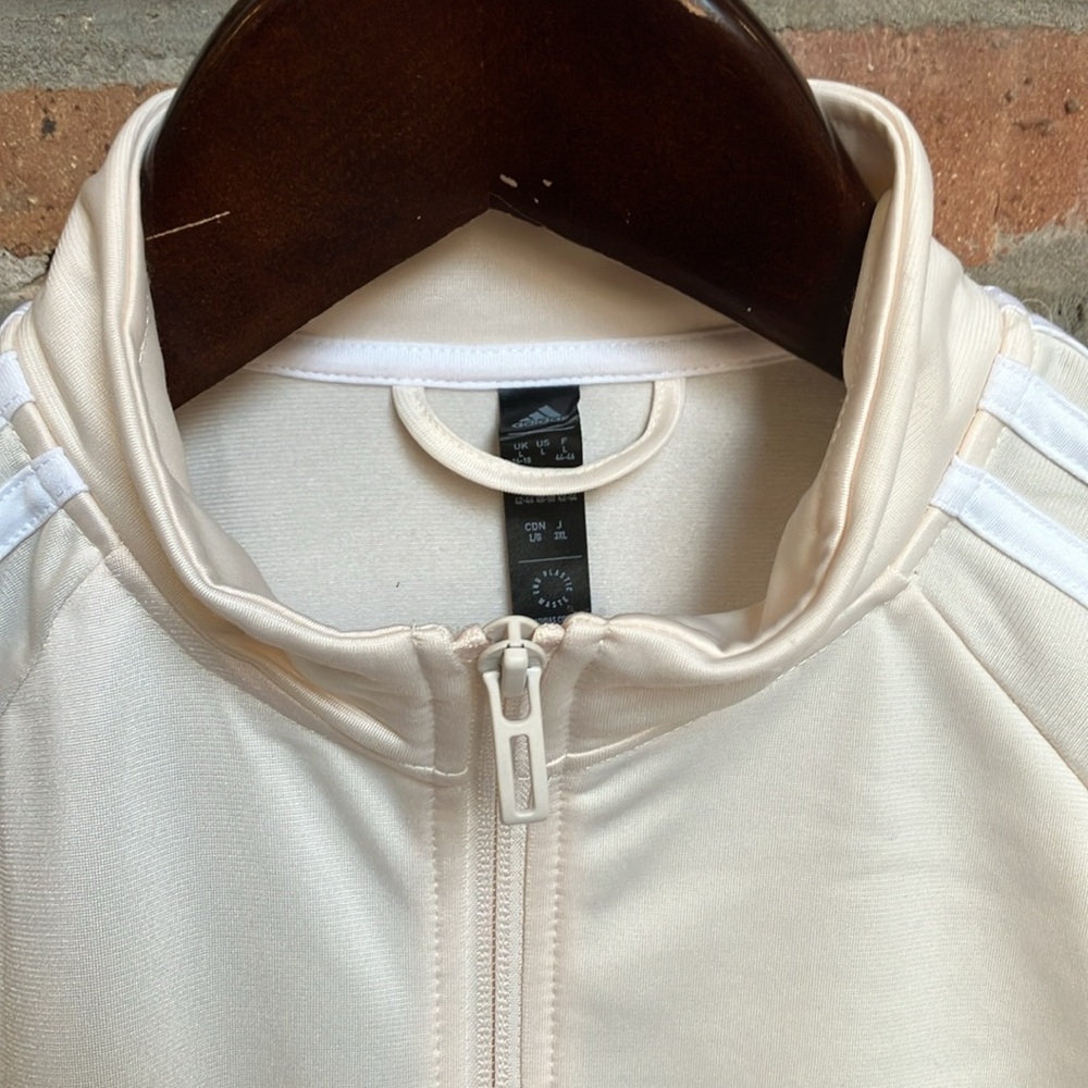 Adidas - Picture 3 of 16